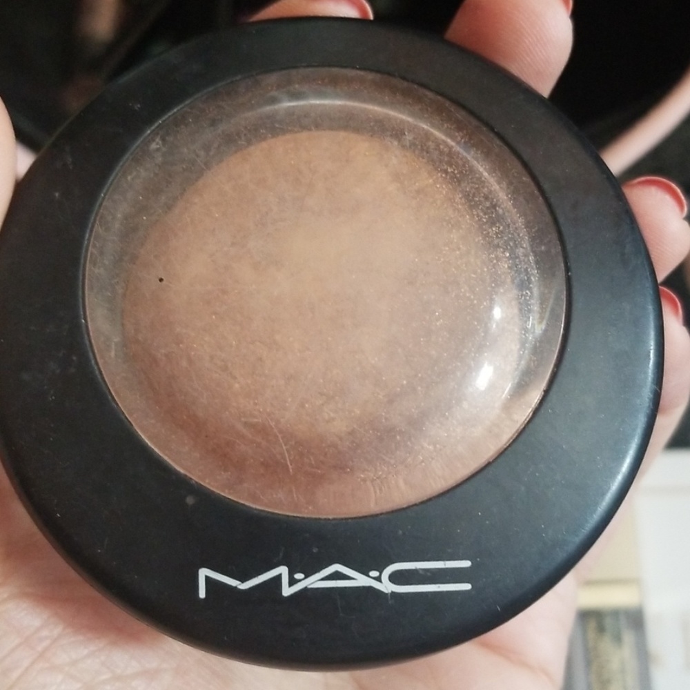Mac gold deposit mineralize skinfinish